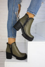 Load image into Gallery viewer, Women&#39;s Heeled Green Boots